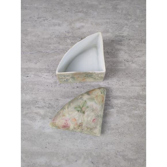 1910 Antique ROYAL BAYREUTH, Bavaria ROSE TAPESTRY, Small Trinket Dish, Triangle - Picture 2 of 12